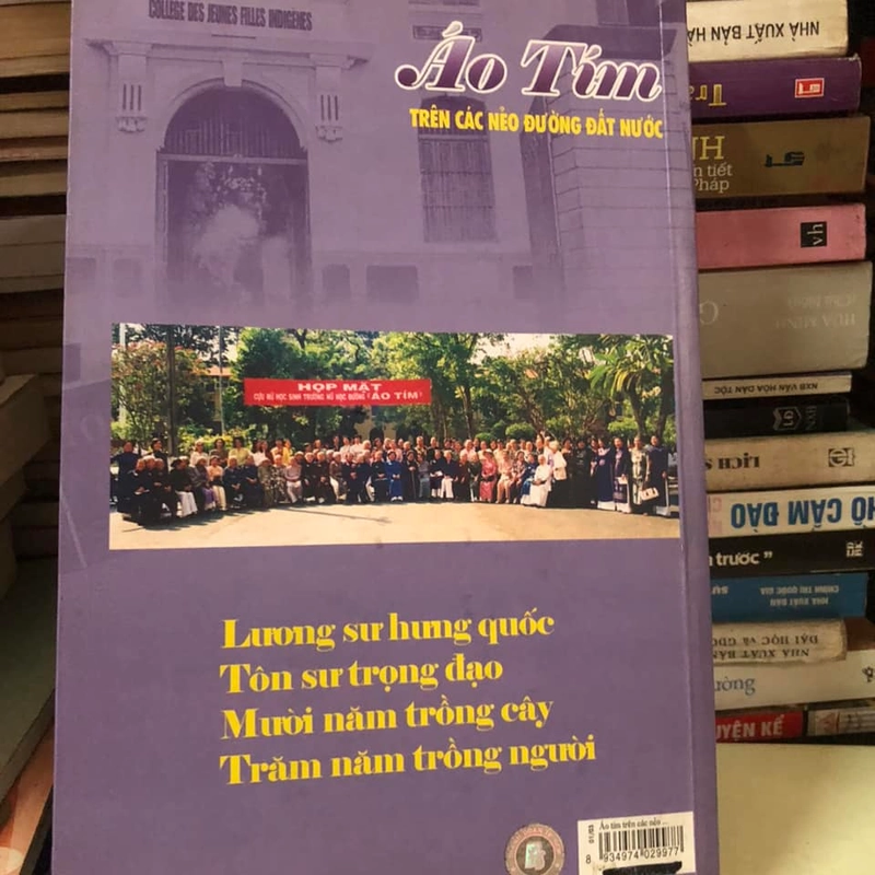 Sách Áo tím trên các nẻo đường đất nước - Nhiều tác giả, Bùi Thị Mè chủ biên 306651