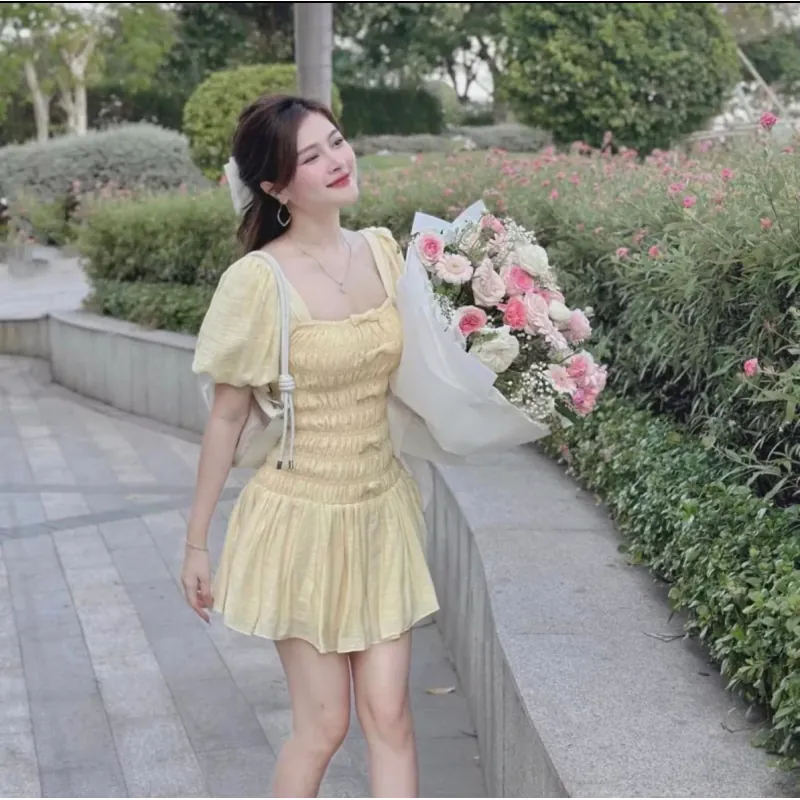 Đầm nữ cổ điển nhẹ nhàng phối túi xách hợp đi chơi, dạo phố 792589