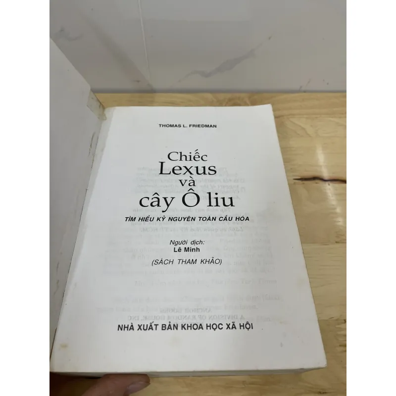 Chiếc LExus và Cây Ô LIU  776120