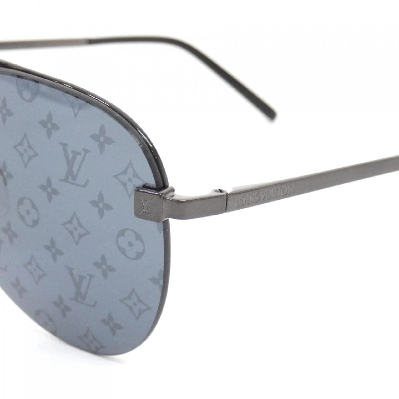 Kính mát Louis Vuitton Clockwise Z1019E 624296