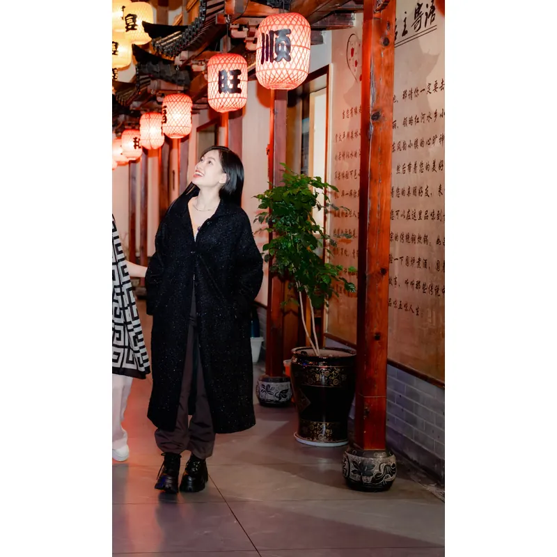 Áo khoác dạ dài đen lấp lánh 675238