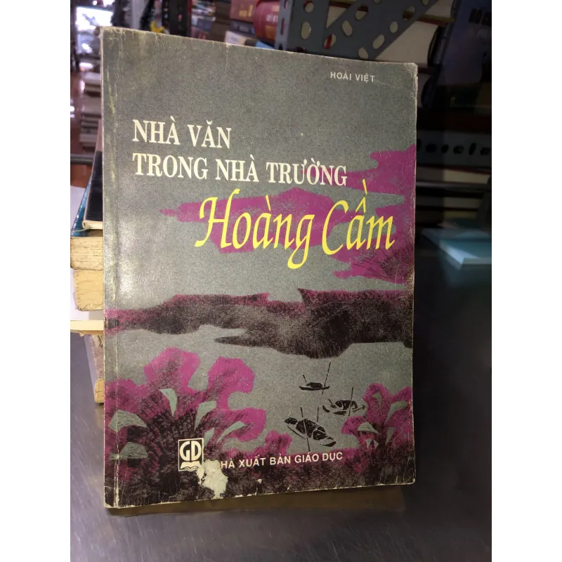 Nhà văn trong nhà trường: Hoàng Cầm - Hoài Việt 1025103