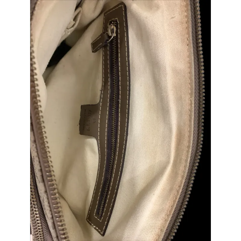 Túi đeo chéo nam hiệu GUCCI, 2 hand, còn rất mới 597838