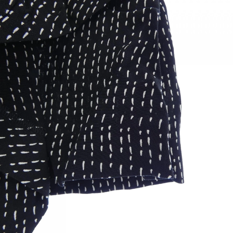 Chân váy EMPORIO ARMANI - Hàng hiệu Authentic 818922