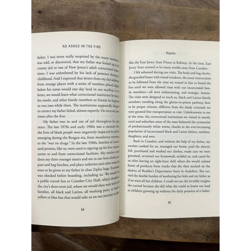 No Ashes in the Fire: Coming of Age Black and Free in America - Darnell L. Moore 734773