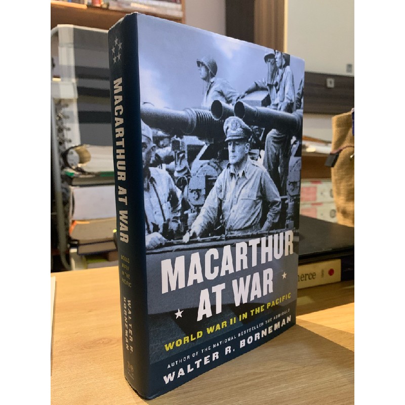 MACARTHUR AT WAR : World War II In The Pacific - Walter R. Borneman 149028