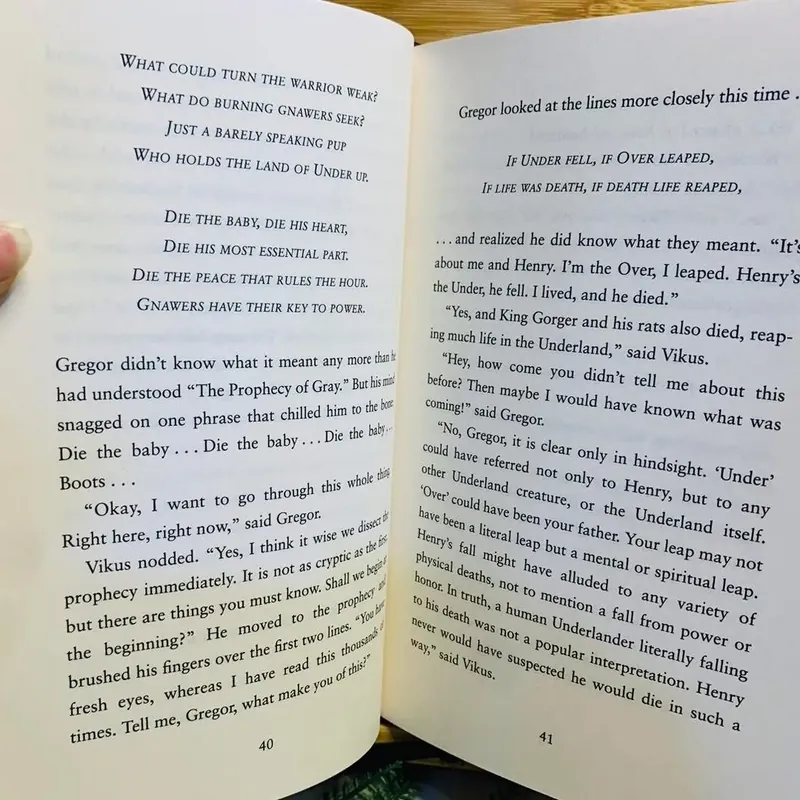 [Sách tiếng Anh 2hand] Like new 90% - Gregor And The Prophecy Of Bane 590274