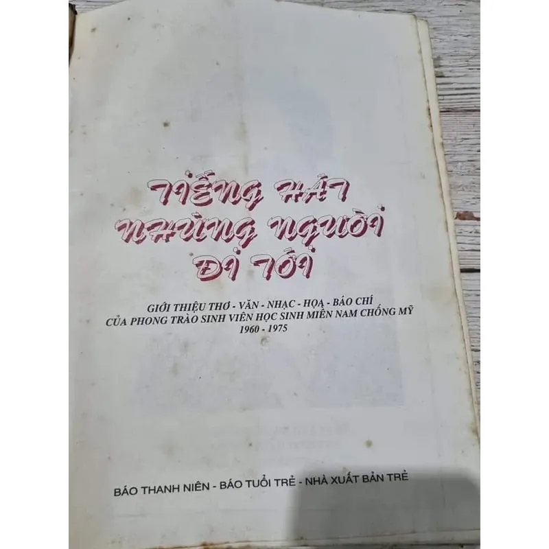 Tiếng hát những người đi tới  Thơ - nhạc - họa Sách khổ lớn, bìa cứng + áo , 620 trang  713035