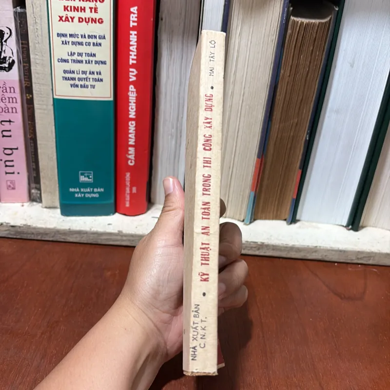 II Sách Xưa: Kĩ Thuật An Toàn Trong Thi Công Xây Dựng - Mai Tây Lộ - 1978 750990