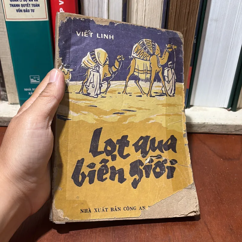 II Sách Xưa: Lọt Qua Biên Giới - Viết Linh - 1984 751409