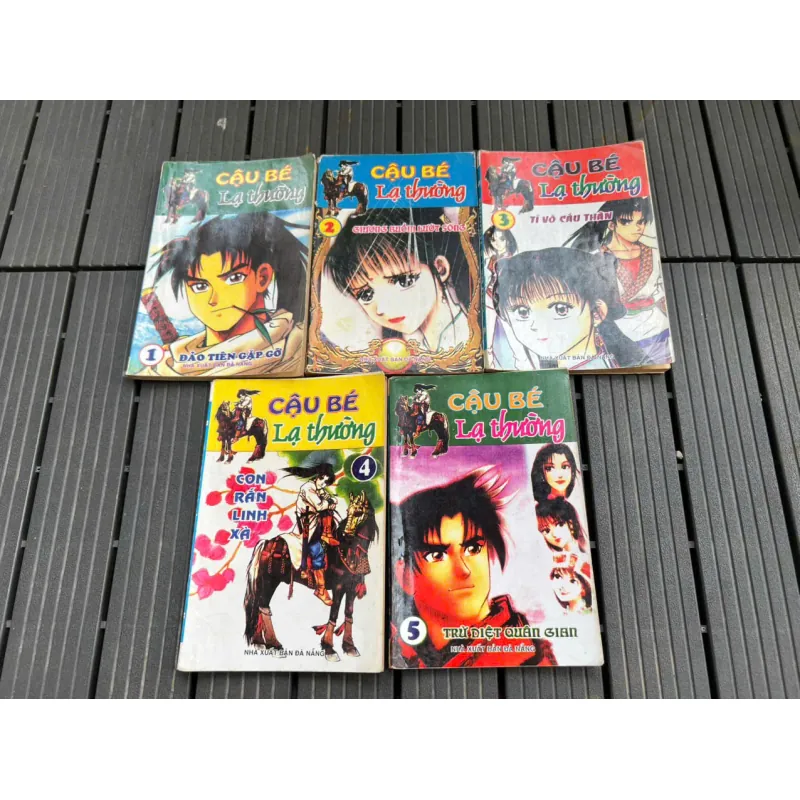 CẬU BÉ LẠ THƯỜNG 957346