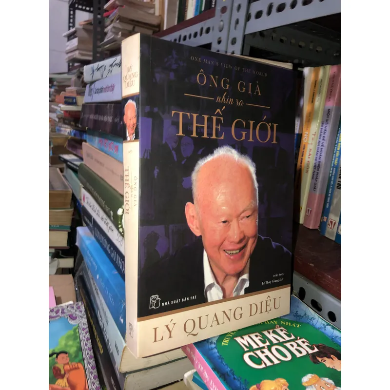 Ông già nhìn ra thế giới  687935