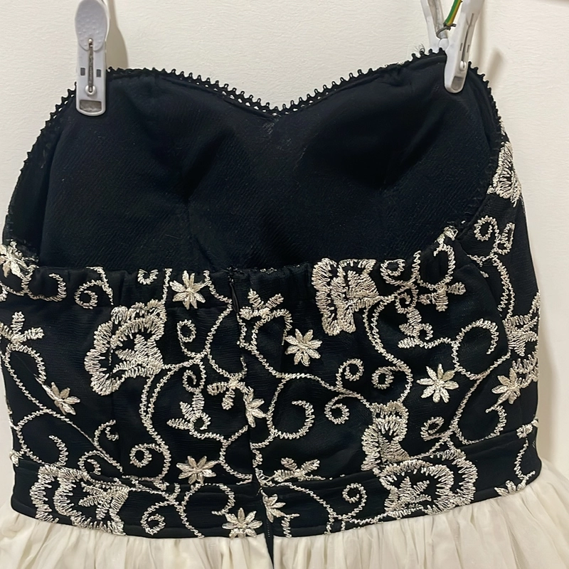 đầm ngang ngực ôm eo 70% 528038