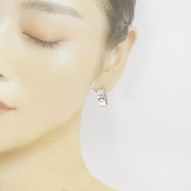 Khuyên tai Cartier Love Half Diamond 666047