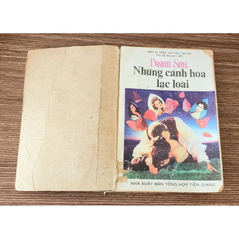 Tiểu thuyết NHỮNG CÁNH HOA LẠC LOÀI (nhà văn Danielle Steel) 947313