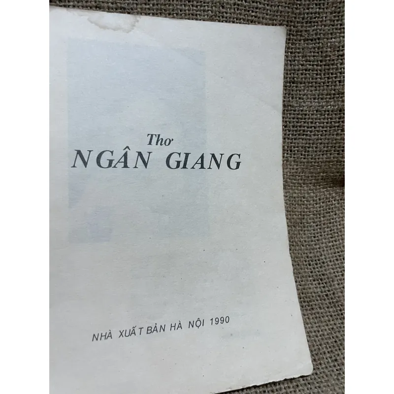 Thơ Ngân Giang  1009047