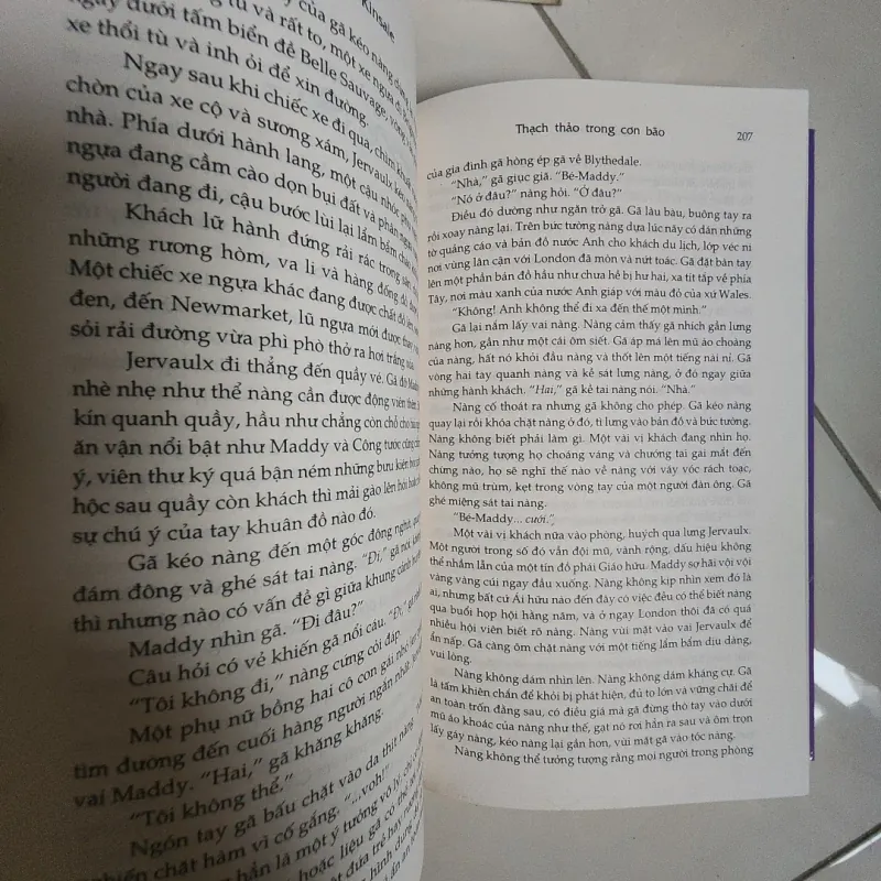 Sách Thạch thảo trong cơn bão 715743