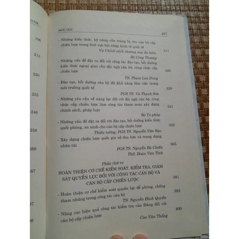 GIẢI PHÁP XÂY DỰNG ĐỘI NGŨ CÁN BỘ CẤP CHIẾN LƯỢC... 761472