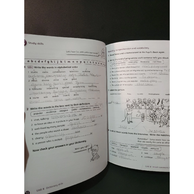 English World Workbook 5 mới 60% bẩn bìa, ố nhẹ, có chữ viết Mary Bowen - Liz Hocking HCM1604 HỌC NGOẠI NGỮ 918960