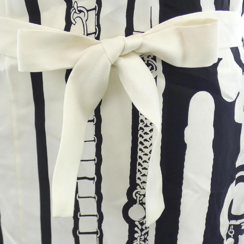 【Khuyến mãi】Đầm HERMES 653077