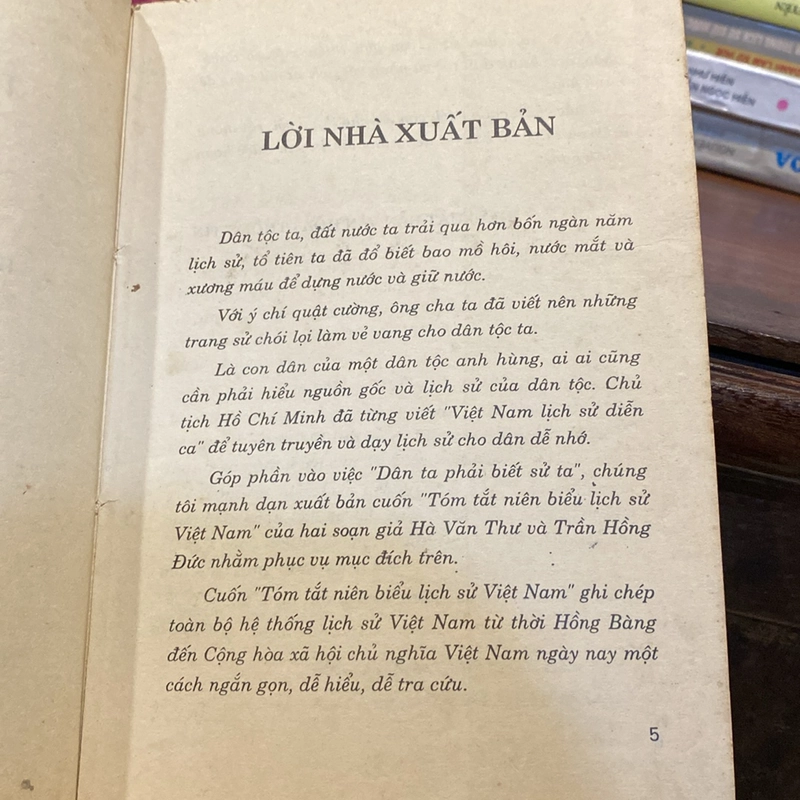 TÓM TẮT NIÊN BIỂU LỊCH SỬ VIỆT NAM (XB 1997) 501164