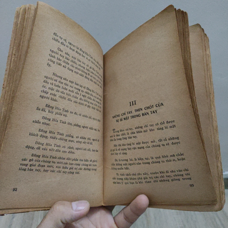Có Gì Bí Mật Trong Bàn Tay - Jeanne Dujarric 526409