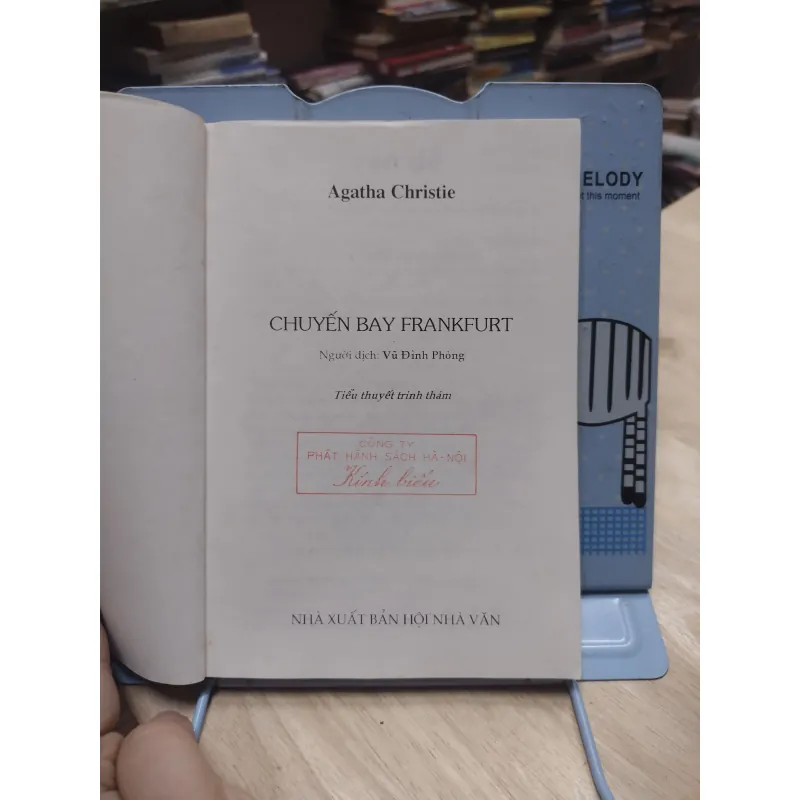 sách: Chuyến bay Frankfurk - Agatha Christien (A2) 573635