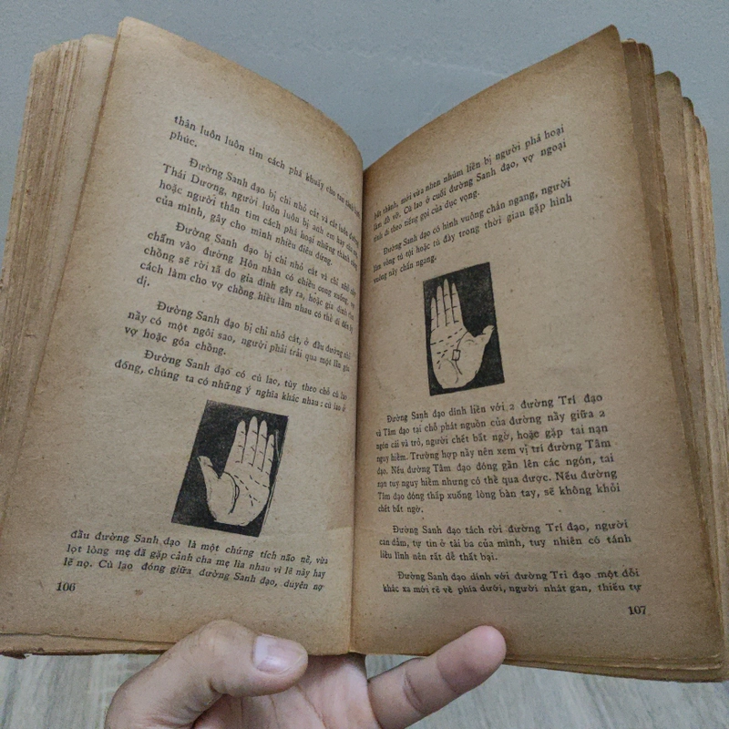 Có Gì Bí Mật Trong Bàn Tay - Jeanne Dujarric 526409
