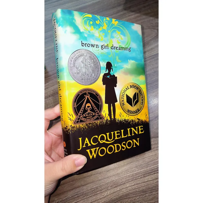 Jacqueline Woodson
- Brown Girl Dreaming (bìa cứng, bản thủ công siêu hiếm) 723298