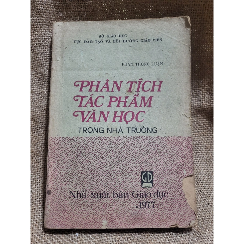 Phân tích tác phẩm trong nhà trường , sách cũ bao cấp 320652