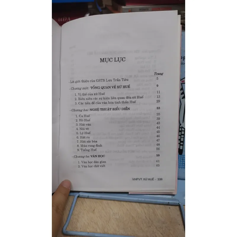 Sách: Văn hoá phi vật thể Xứ Huế - TG: Trương Thìn (A1) 1060196