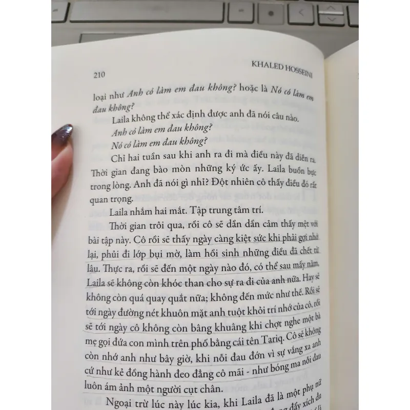 NGÀN MẶT TRỜI RỰC RỠ - Khaled Hosseini 961358