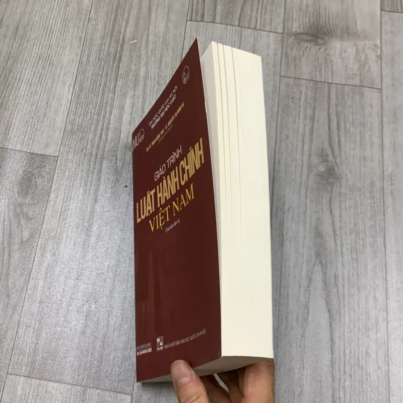 Giáo trình luật hành chính việt nam.  747235