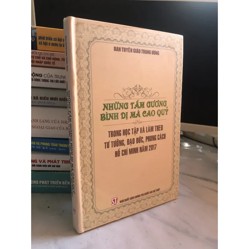 Những tấm gương bình dị mà cao quý  607826