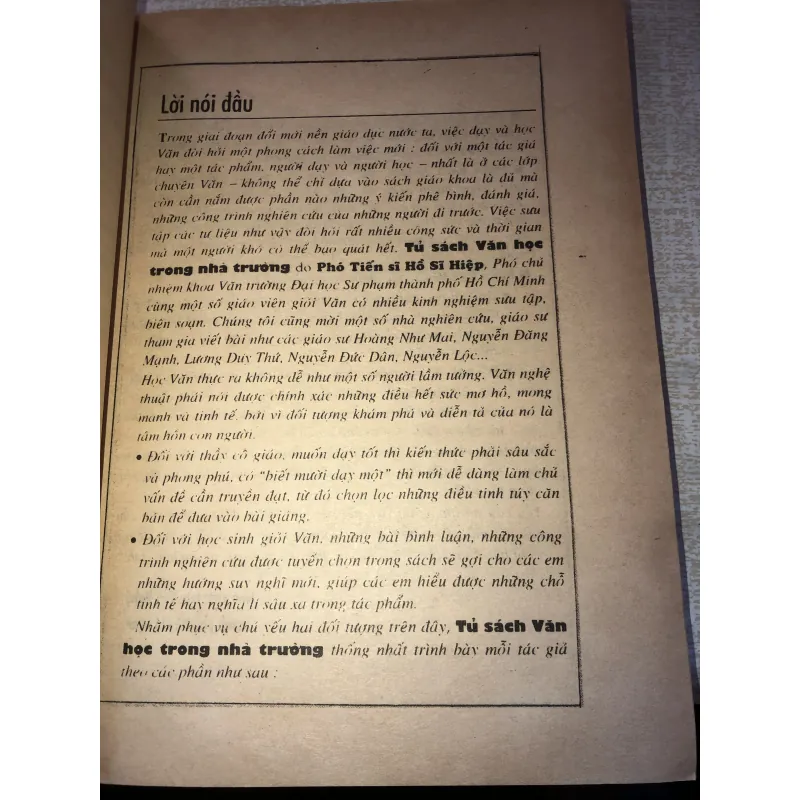 Tủ sách văn học trong nhà tường Trần Tế Xương 937135