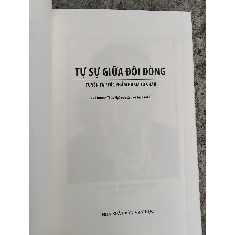 Tự sự giữa đôi dòng - Tuyển tập tác phẩm PGS TS Phạm Tú Châu  997349