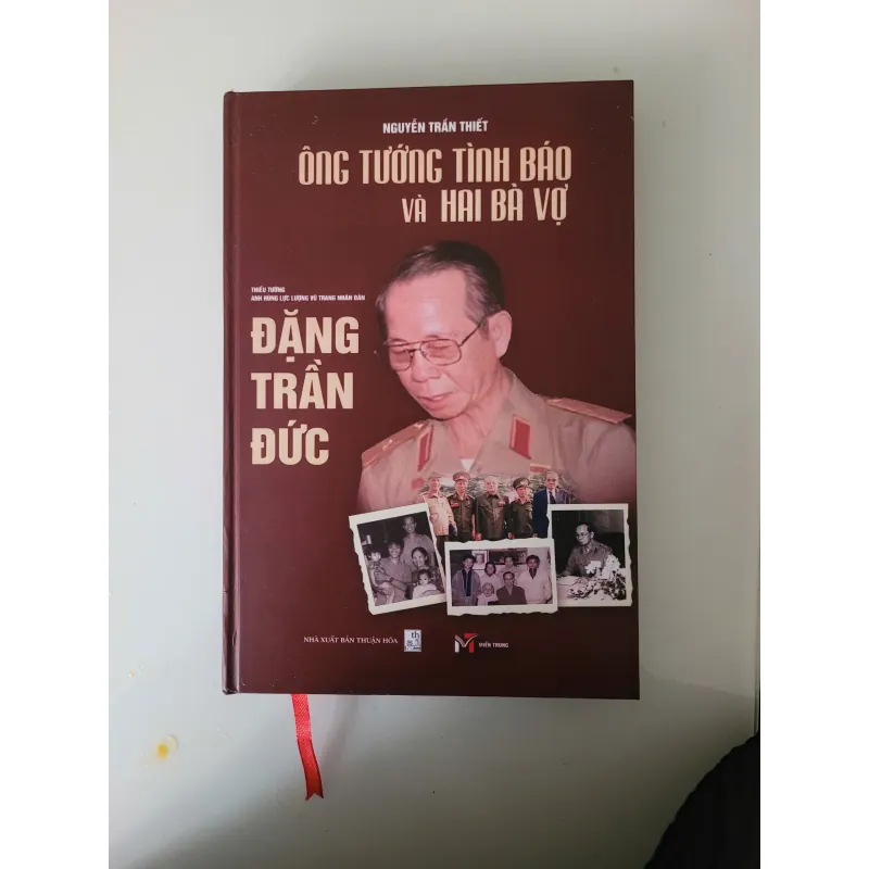 ông tướng tình báo và hai bà vợ ( bìa cứng) 752112