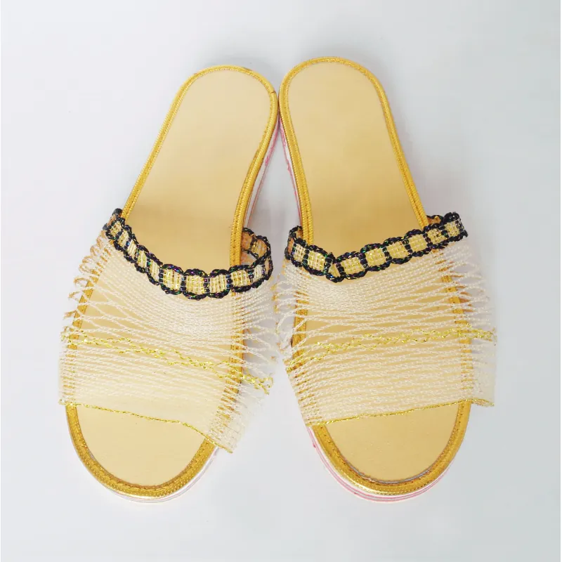 Dép lưới quai ngang huyền thoại một thời 571519