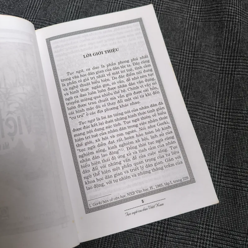 Tục ngữ ca dao Việt Nam - Mã Giang Lân (tuyển chọn và giới thiệu) 701055