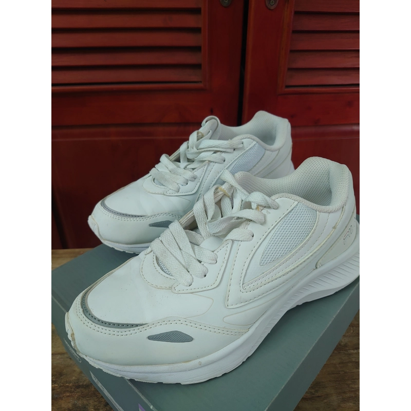 Fila trắng size 39 chân 25cm 482426