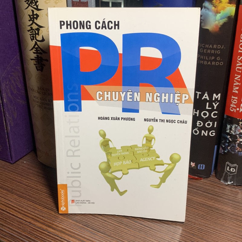 Sách Kinh Doanh : Phong Cách PR Chuyên Nghiệp- sách mới 90% 149439