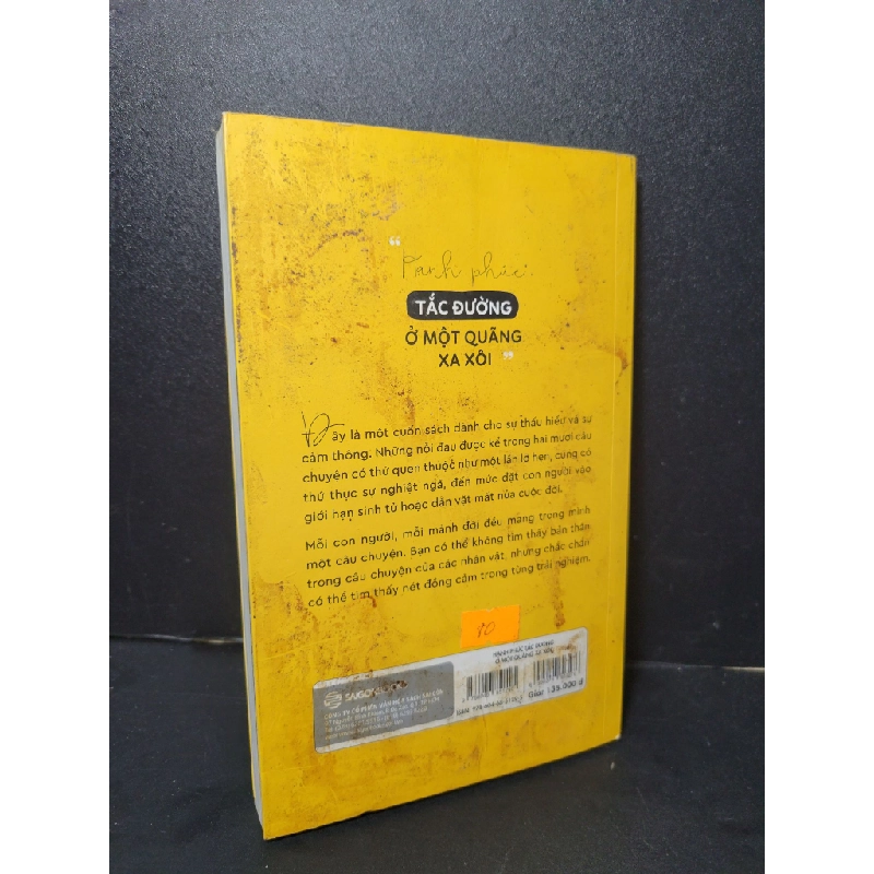 Hạnh phúc tắc đường ở một quãng xa xôi mới 60% bẩn bìa, ố nhẹ, có vệt nước, bị ẩm, dính trang Hai Mươi HCM2205 VĂN HỌC 458039