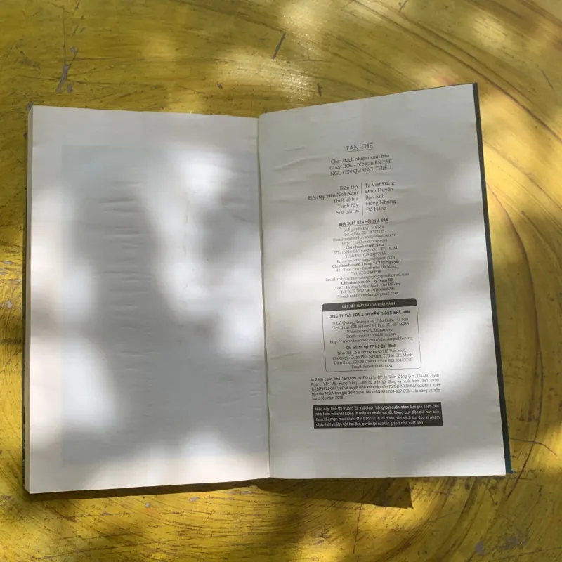 TÀN THẾ - GUILLERMO DEL TORO CHUCK HOGAN 937318