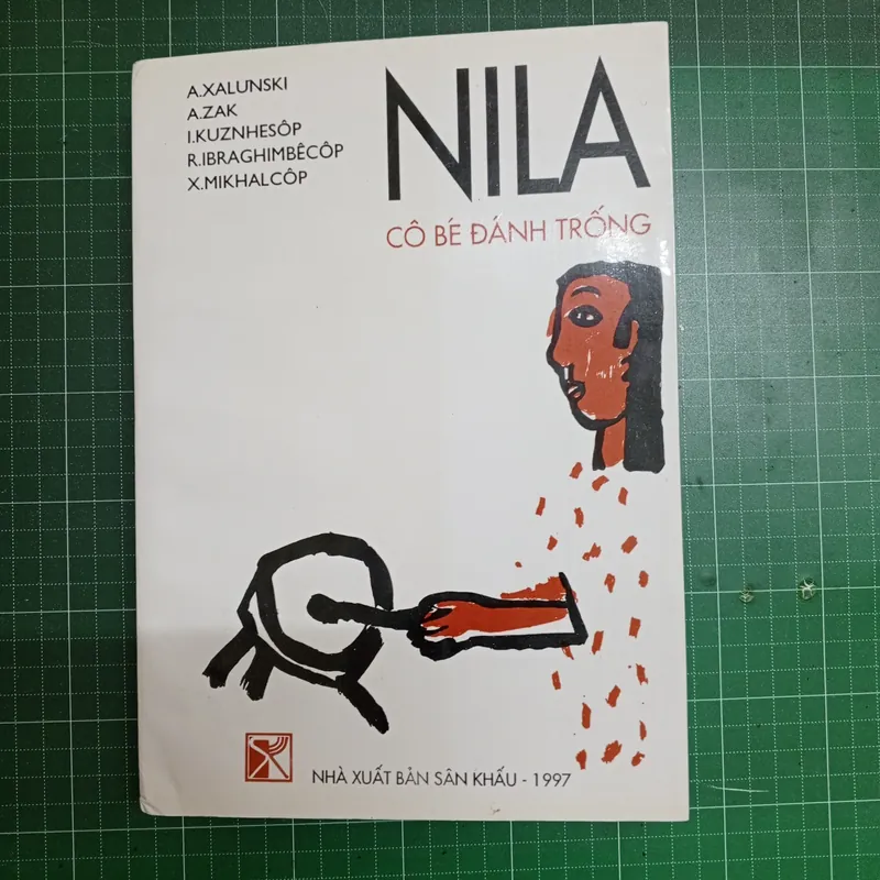 Nila Cô bé đánh trống 560288