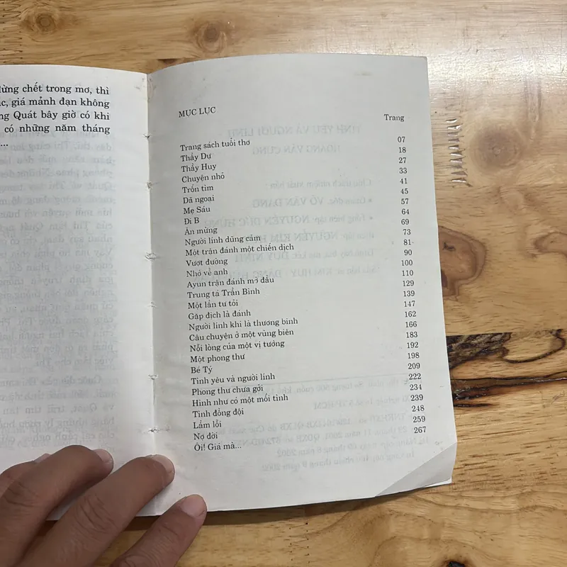 [Chữ Ký Tác Giả] - II Truyện Ngắn: Tình Yêu Và Người Lính - Hoàng Văn Cung - 2002 680753