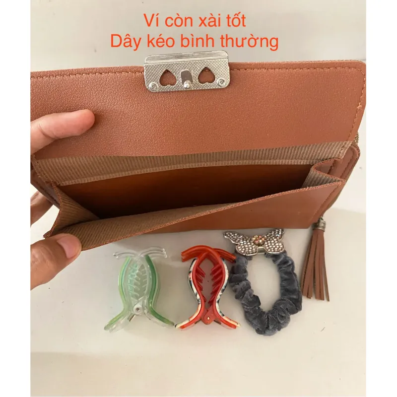 Combo 4: 1 Ví giả da secondhand + 3 Đồ cài / cột tóc 601415
