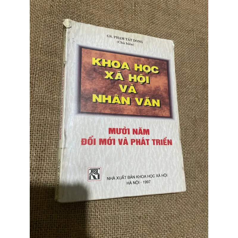 KHoa học xã hội và nhân văn: Mười năm đổi mới và phát triển-386 trang 565327