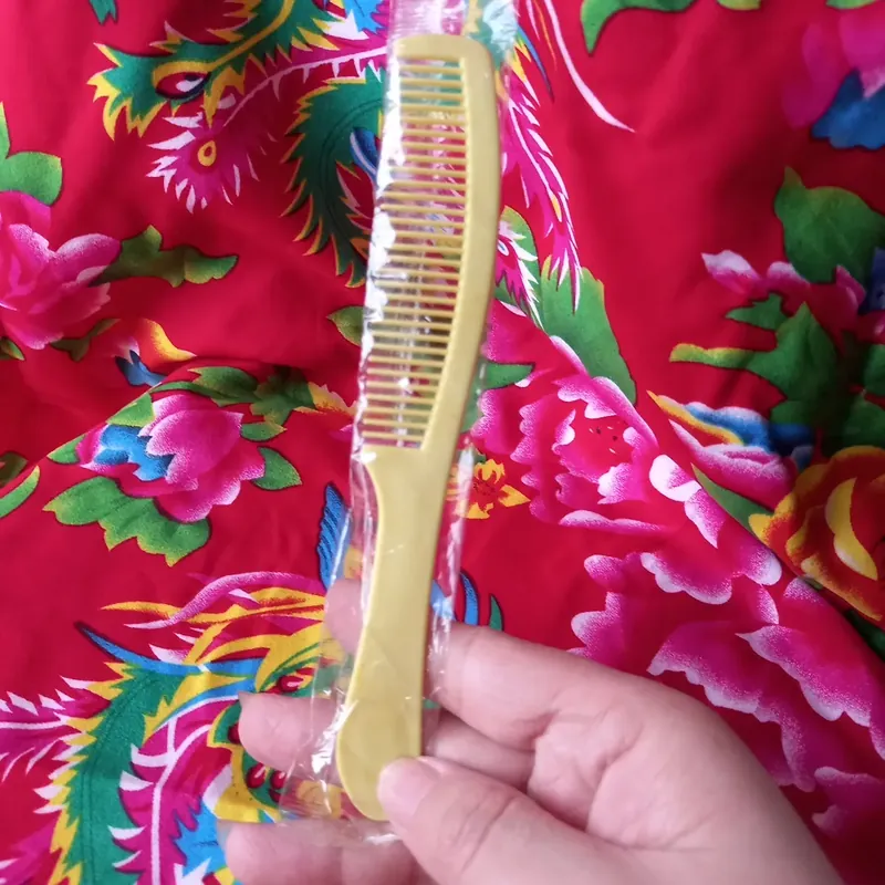 Lược chải tóc mới nguyên ( tặng khi mua hàng) 571932