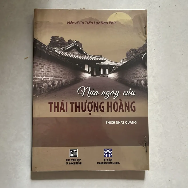 Nửa ngày của Thái Thượng Hoàng - Thích Nhật Quang 567254