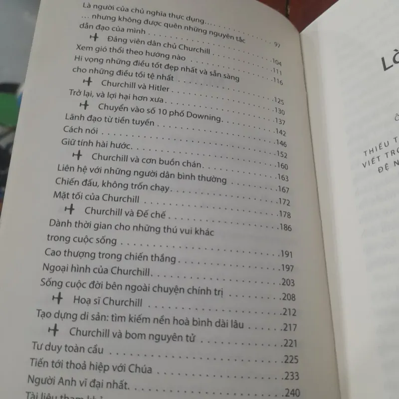 Daniel Smith - TƯ DUY NHƯ CHURCHILL 994079